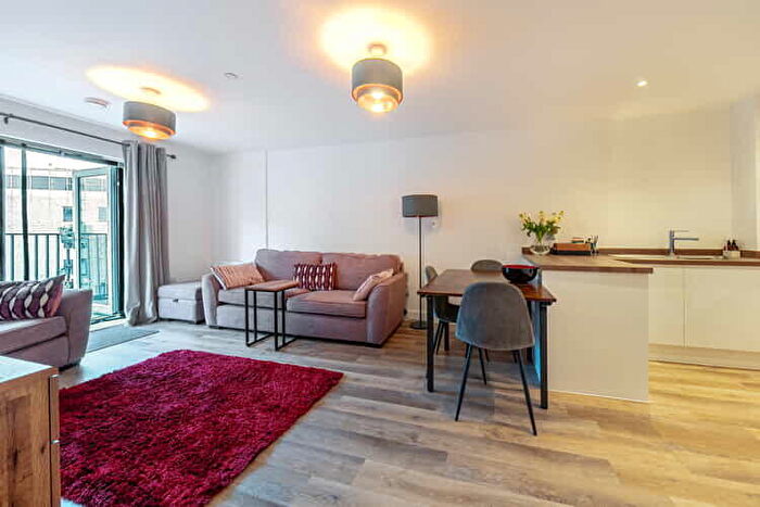 2 Bedroom Flat For Sale In Amber House, Bracknell, Berkshire, RG12