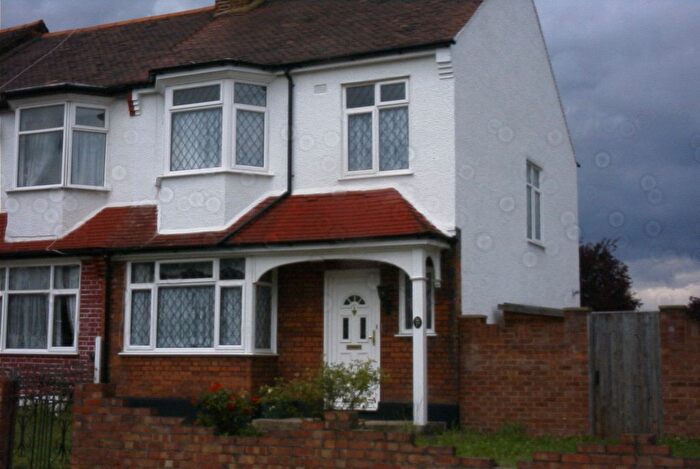 3 Bedroom End Of Terrace House To Rent In Leithcote Gardens, London, SW16