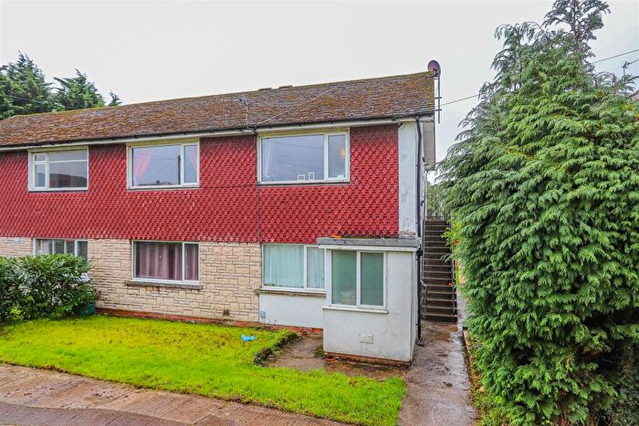 2 Bedroom Apartment For Sale In Maple Close, Barry, CF62