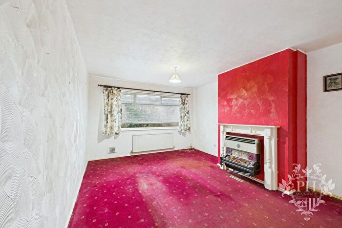 2 Bedroom Semi-detached Bungalow For Sale In Esher Avenue, Normanby, Middlesbrough, TS6