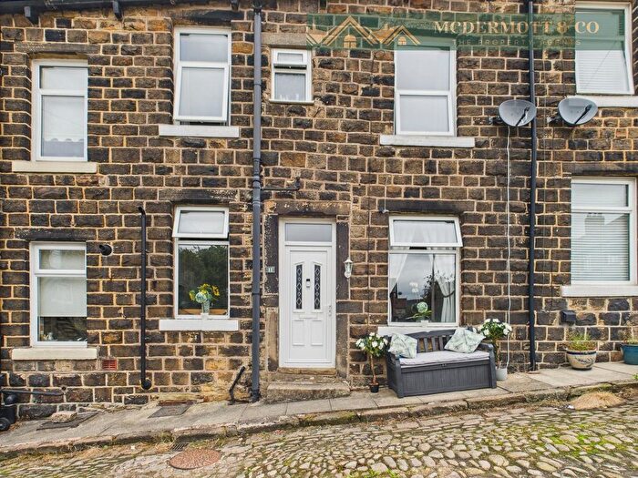 2 Bedroom Cottage To Rent In Spring Grove, Greenfield, OL3