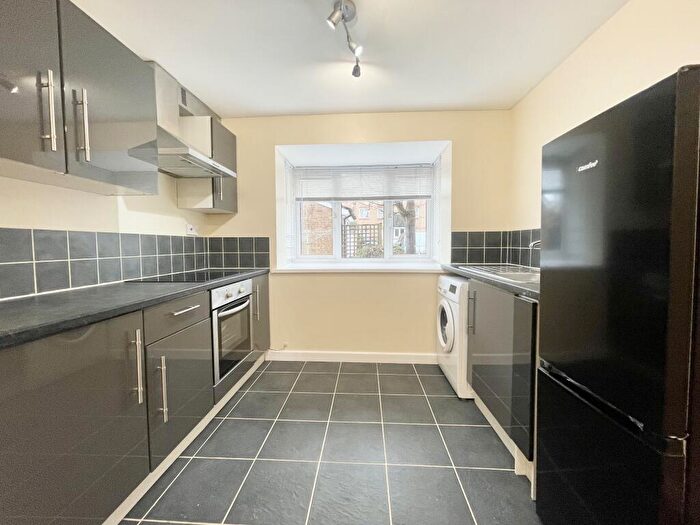 2 Bedroom Apartment To Rent In Greenacre Gardens, Walthamstow, E17