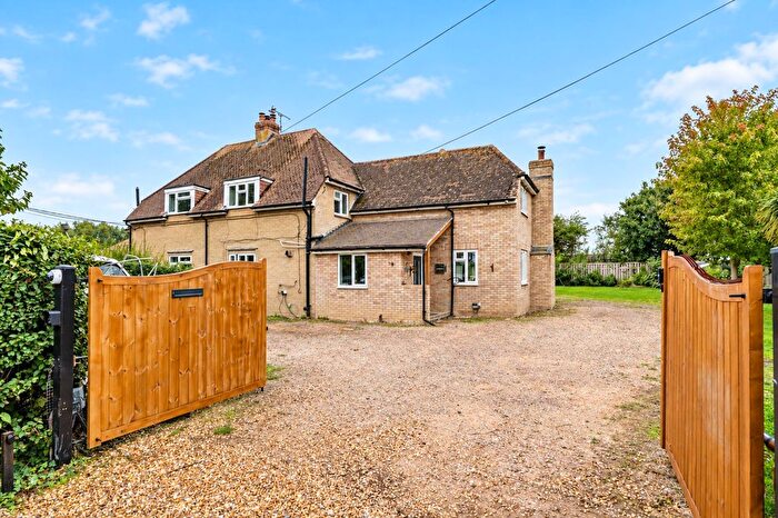 4 Bedroom Semi-Detached House For Sale In Chalk Lane, Sidlesham, Chichester, PO20