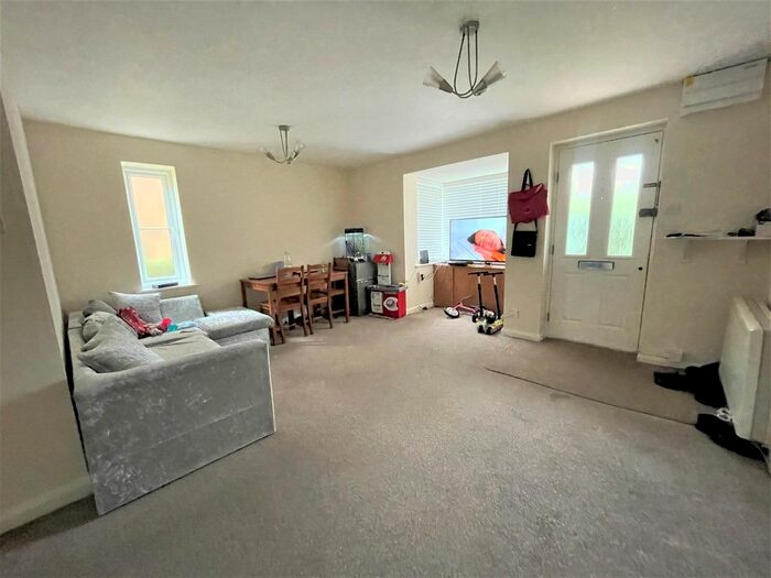 2 Bedroom Flat To Rent In Leaford Crescent, Watford, WD24