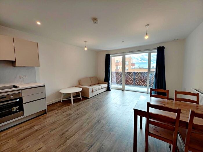 1 Bedroom Flat To Rent In Western Circus, Acton, W3