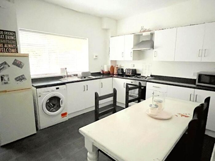 4 Bedroom Flat To Rent In Copenhagen Street, Kings' Cross, London, N1