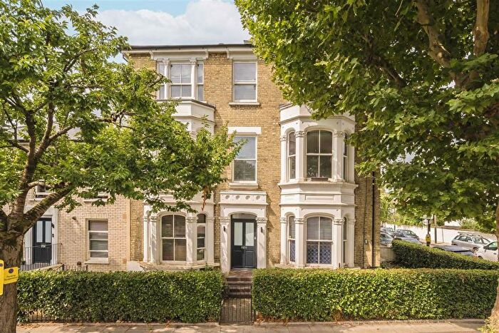 2 Bedroom Flat To Rent In Findon Road, Shepherds Bush, W12