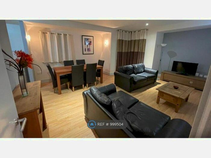 2 Bedroom Flat To Rent In Queen St, Cardiff, CF10