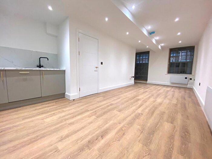2 Bedroom Apartment To Rent In Dunster Street, Northampton, NN1