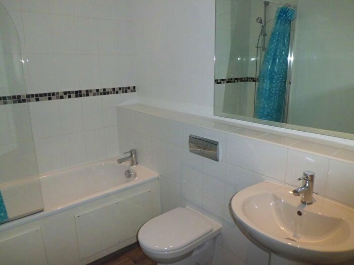 2 Bedroom Flat To Rent In Bristol Road, Selly Oak, Birmingham, B29
