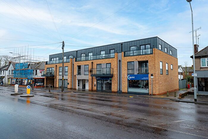 3 Bedroom Flat For Sale In Rayleigh Road, Leigh-On-Sea, SS9