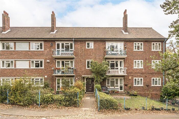 2 Bedroom Flat To Rent In Beaconsfield Close, Blackheath, SE3