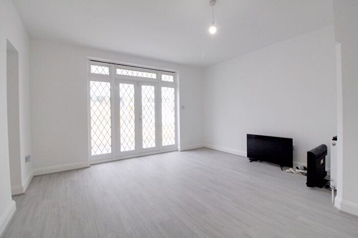 2 Bedroom Detached House To Rent In The Meadway, Cuffley, EN6