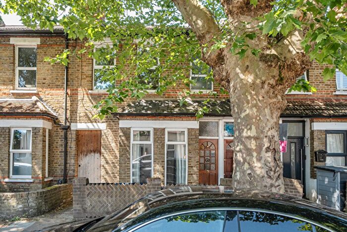 2 Bedroom Maisonette For Sale In Grosvenor Road, Hanwell, W7