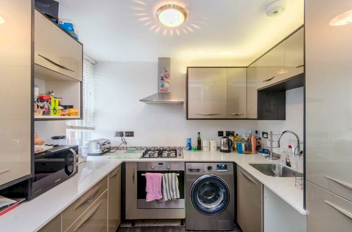 3 Bedroom Flat To Rent In Kenton Road, Harrow, HA1