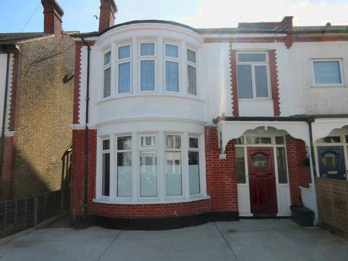 2 Bedroom Flat To Rent In Elderton Road, Westcliff-On-Sea, SS0