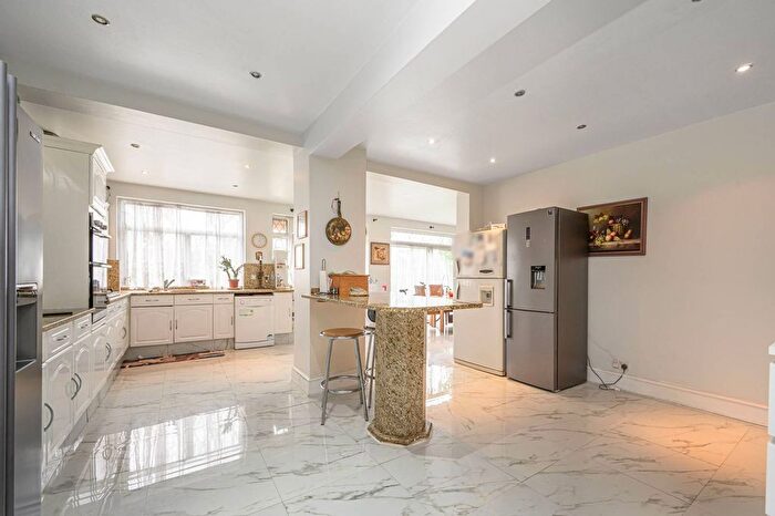 6 Bedroom Property To Rent In Hurstwood Road, Temple Fortune, London, NW11