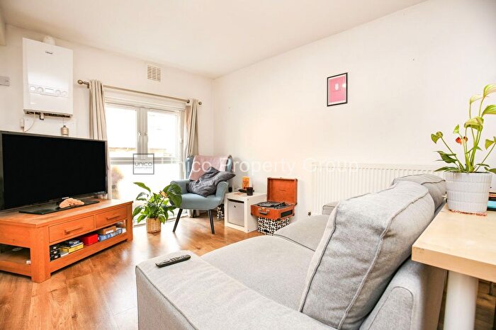 2 Bedroom Flat To Rent In Centurion Lane, London, E3