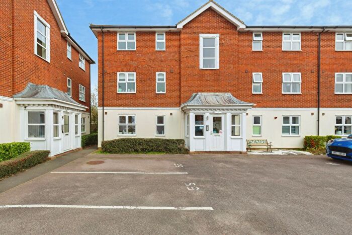 1 Bedroom Flat For Sale In Whinchat, Aylesbury, HP19