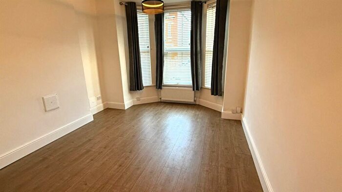 2 Bedroom Apartment To Rent In Central Road, West Didsbury, M20
