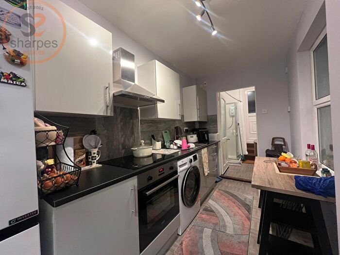 Studio To Rent In Garratt Lane, London, SW17