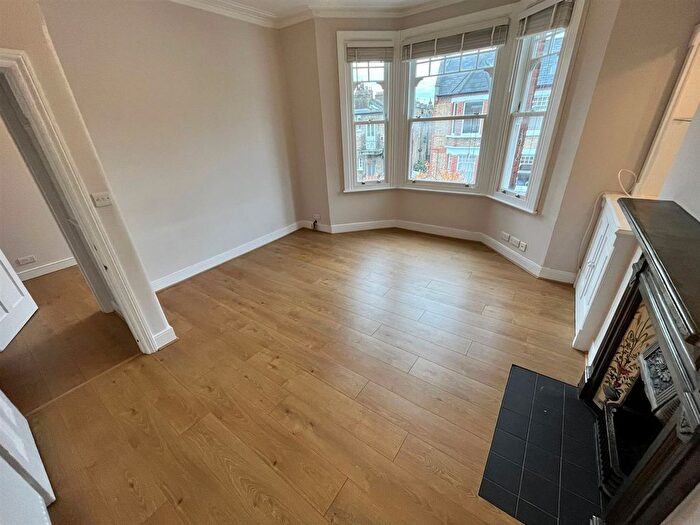 2 Bedroom Flat To Rent In Elmhurst Street, London, SW4