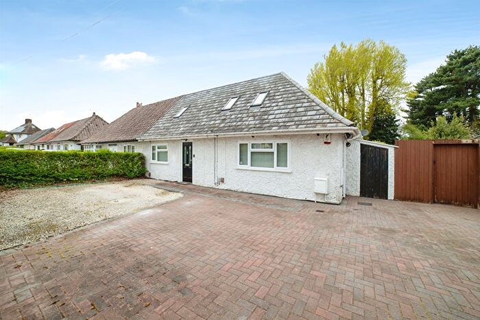 4 Bedroom Semi Detached Bungalow For Sale In Selston Drive, Nottingham, NG8