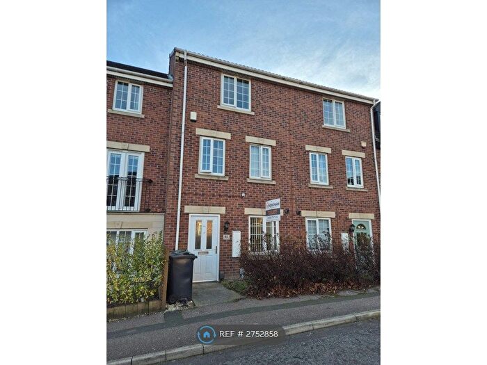 4 Bedroom Terraced House To Rent In New Forest Way, Leeds, LS10