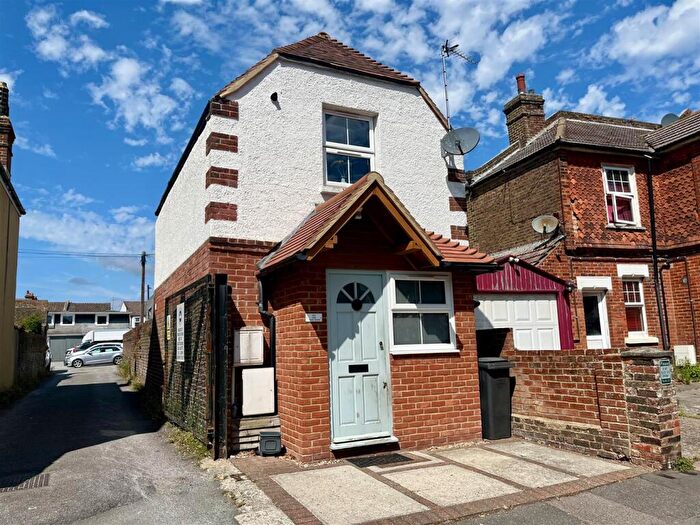 1 Bedroom Detached House For Sale In Willowfield Road, Eastbourne, BN22