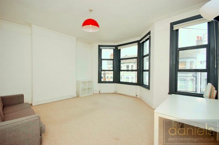 2 Bedroom Flat To Rent In Bathurst Gardens, Kensal Green, NW10