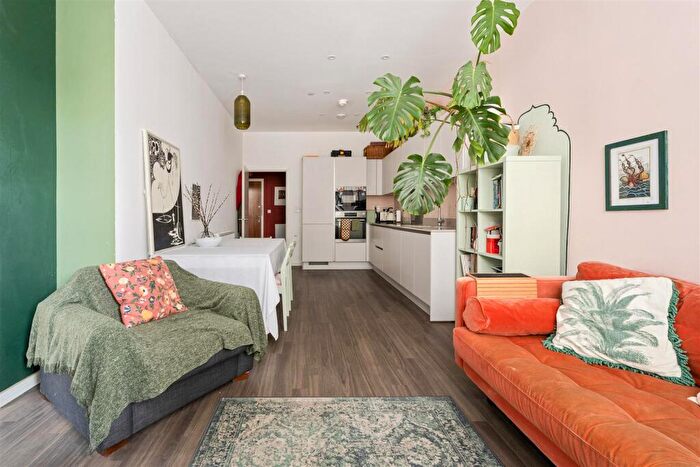 1 Bedroom Flat For Sale In Troubridge Square, Walthamstow, E17