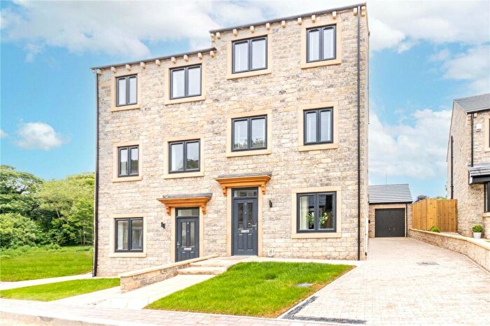 4 Bedroom Semi-Detached House To Rent In Tailors Green, Shepley, Huddersfield, West Yorkshire, HD8