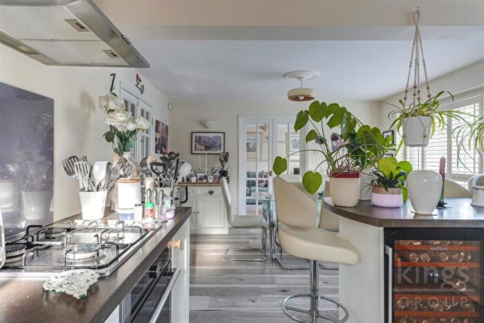4 Bedroom Detached House For Sale In Haldane Close, Enfield, EN3