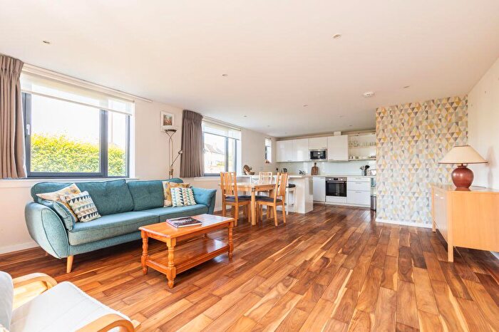 3 Bedroom Flat For Sale In / Station Road, Edinburgh, EH12