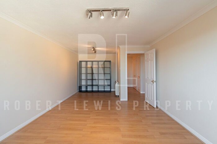 1 Bedroom Flat To Rent In Etchingham Park Road, London, N3