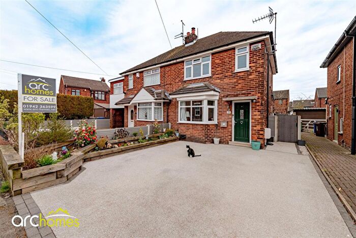 2 Bedroom Semi-detached House For Sale In Oak Avenue, Hindley Green, Wigan, WN2