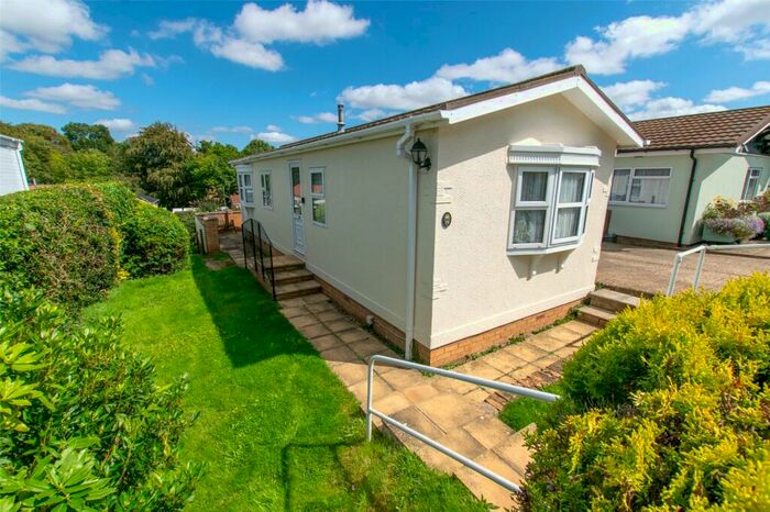 2 Bedroom Bungalow For Sale In Whipsnade Park Homes, Whipsnade, Bedfordshire, LU6