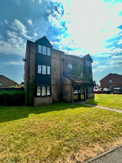 Studio To Rent In Holly Gardens, West Drayton, UB7