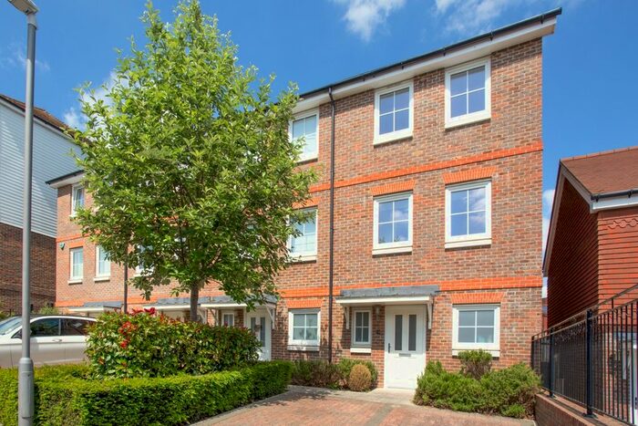 4 Bedroom Town House To Rent In Eden Road, Dunton Green, Sevenoaks, TN14