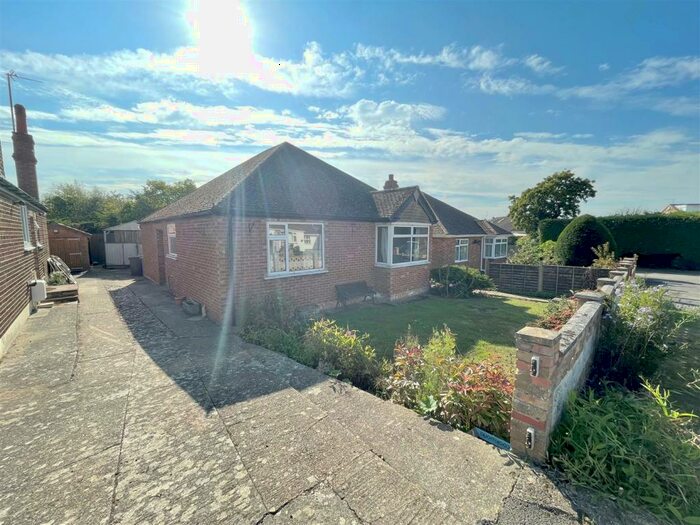 3 Bedroom Bungalow To Rent In Hawkwell Estate, Old Stratford, Milton Keynes, MK19