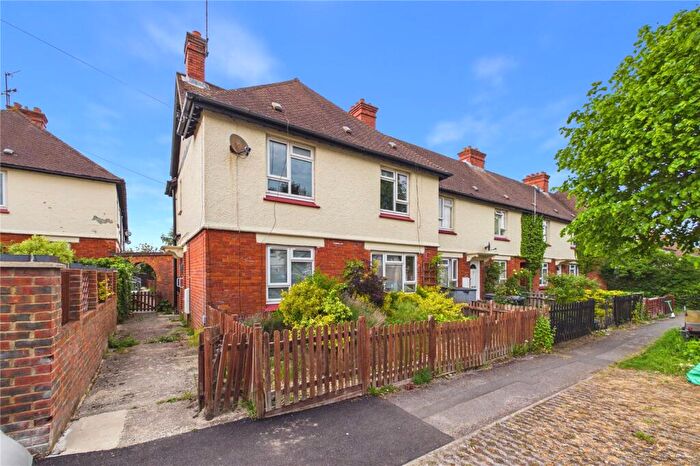 3 Bedroom End Of Terrace House For Sale In St. George's Avenue, Newbury, Berkshire, RG14