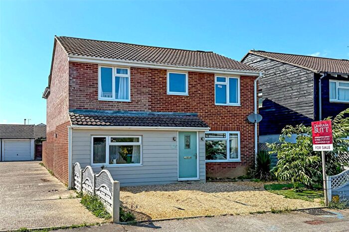3 Bedroom Detached House For Sale In Windward Close, Littlehampton, West Sussex, BN17