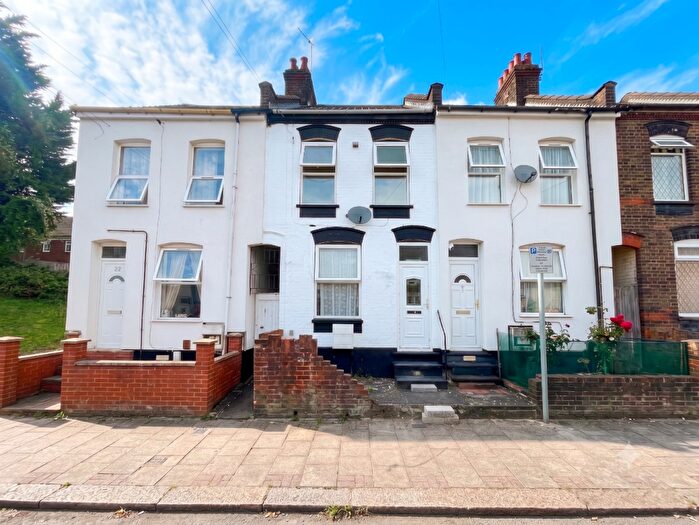 2 Bedroom Terraced House For Sale In Curzon Road, Luton, Bedfordshire, LU3