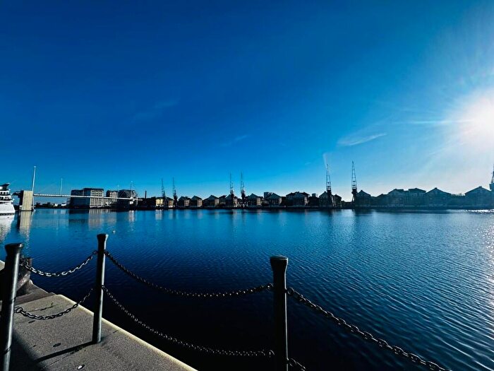 1 Bedroom Apartment For Sale In Western Gateway, London, E16