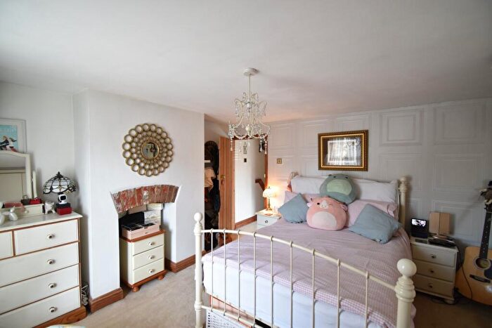 1 Bedroom Cottage For Sale In Headcorn Road, Platts Heath, ME17