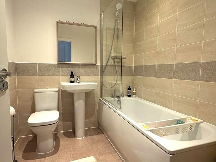 3 Bedroom End Of Terrace House For Sale In Forest Road, Woodley, Reading, Berkshire, RG5