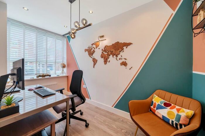 4 Bedroom Town House To Rent In Kingsbrook, Aylesbury, HP22