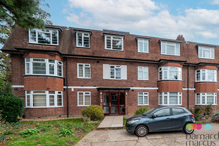 2 Bedroom Flat For Sale In Rosebank Close, London, N12