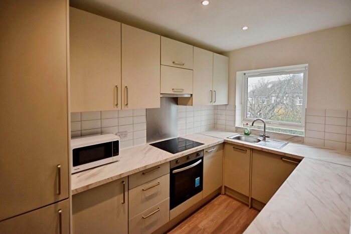 2 Bedroom Flat To Rent In Cavendish Avenue, Ealing, London, W13