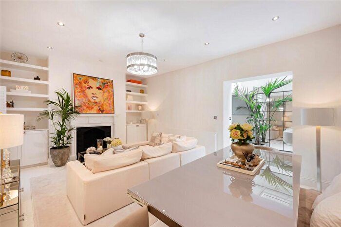 3 Bedroom Apartment For Sale In Redcliffe Square, London, SW10